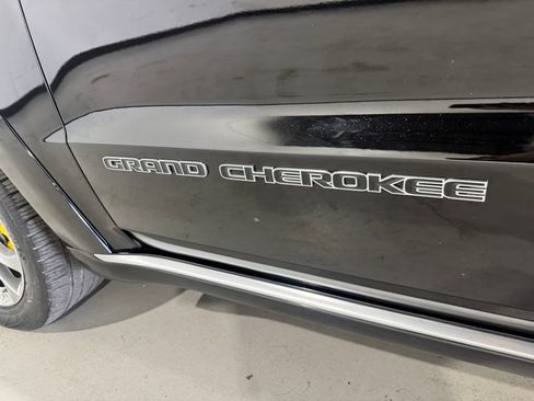 Used 2021 Jeep Grand Cherokee Summit AWD/4WD image 33