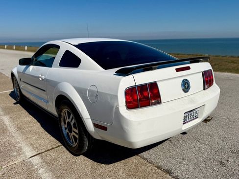 Used 2008 Ford Mustang DELUXE COUPE image 7