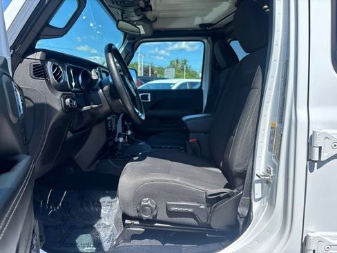 Used 2021 Jeep Wrangler Unlimited Sahara w/ Cold Weather Group AWD/4WD image 11