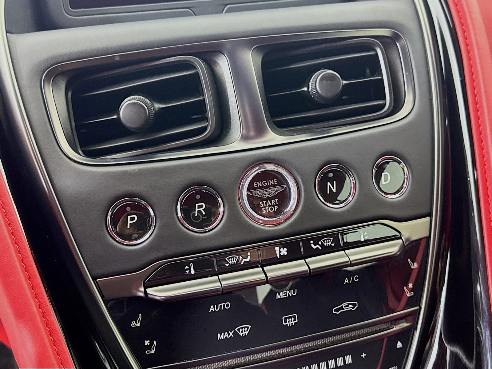Used 2023 Aston Martin DBS Coupe RWD image 15