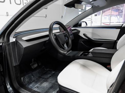 Used 2024 Tesla Model 3 Standard Range RWD image 3