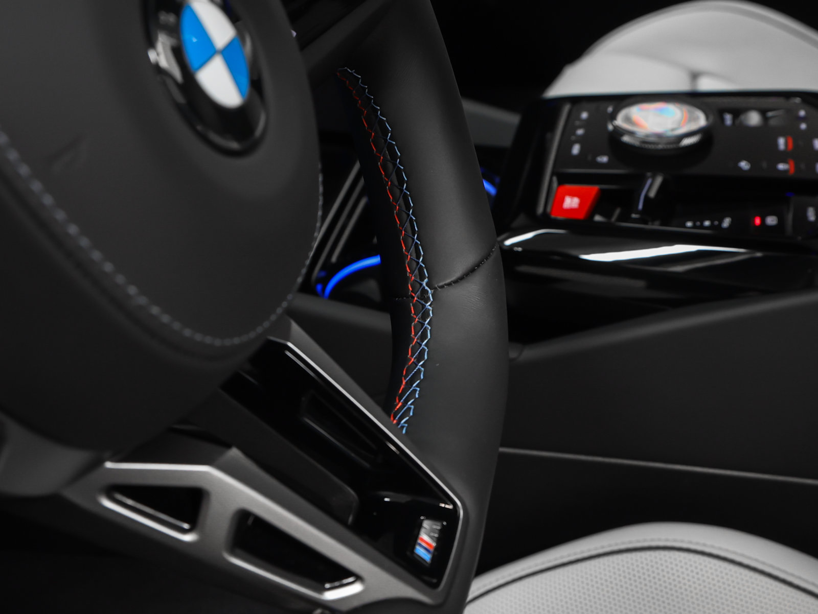 Used 2026 BMW M5 w/ Carbon Package AWD/4WD image 39