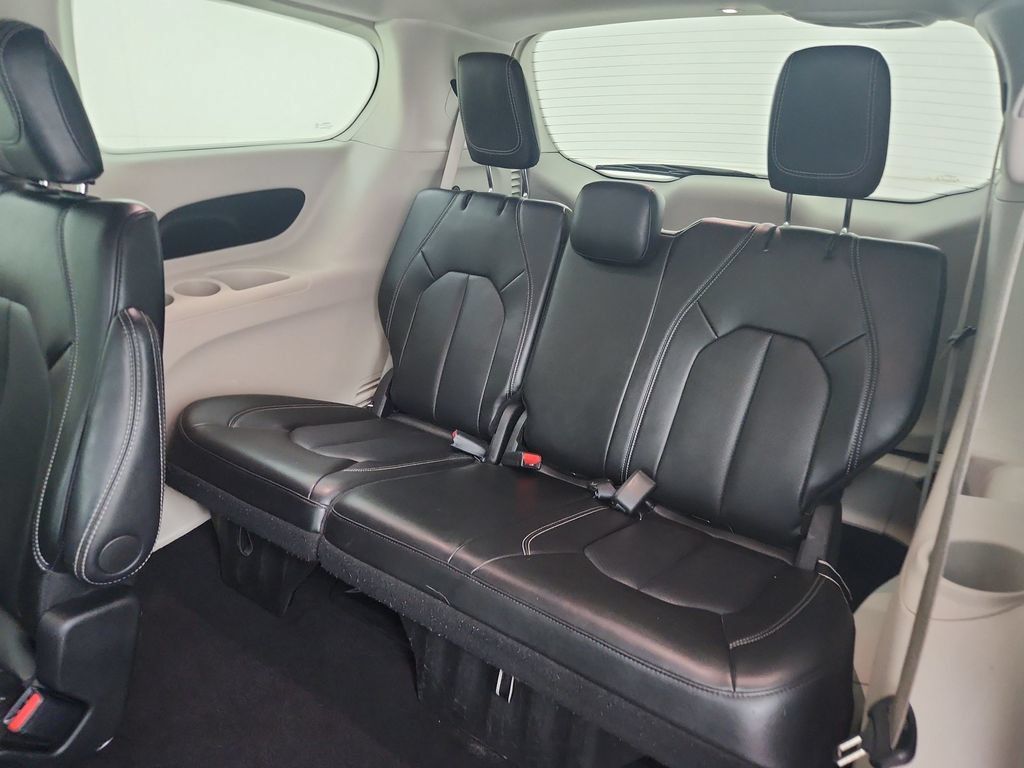 Certified 2024 Chrysler Pacifica Touring-L FWD image 35