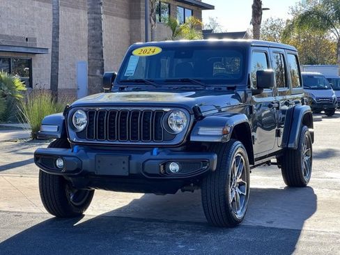 Used 2024 Jeep Wrangler Unlimited image 7
