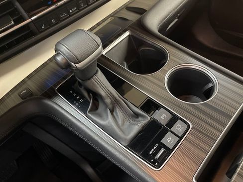 Certified 2024 Toyota Sienna Platinum image 24