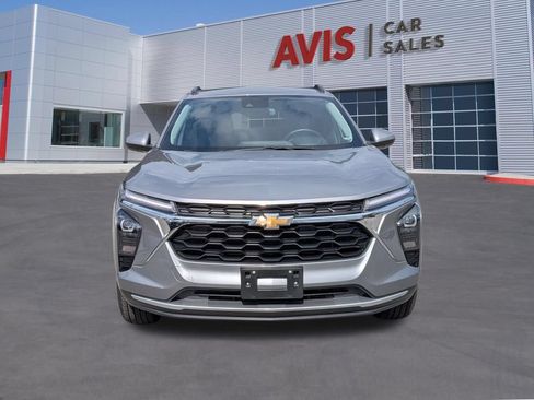 Used 2025 Chevrolet Trax LT w/ LT Convenience Package FWD image 2