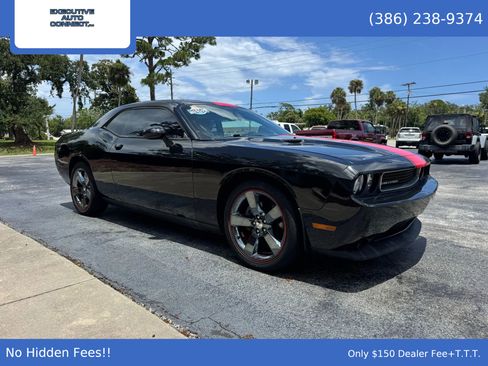 Used 2014 Dodge Challenger SXT image 3