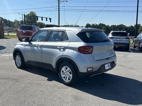 Used 2022 Hyundai Venue SE w/ Cargo Package FWD image 7