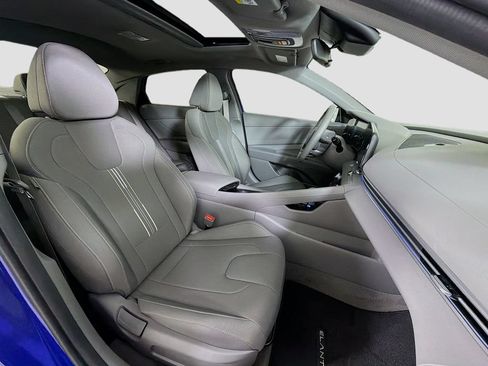 Used 2025 Hyundai Elantra SEL FWD image 32