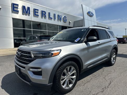 Used 2023 Ford Explorer XLT w/ Equipment Group 202A AWD/4WD image 11