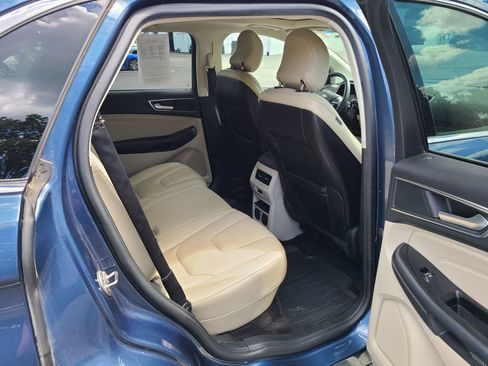 Used 2018 Ford Edge Titanium w/ Equipment Group 302A AWD/4WD image 27