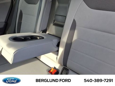 Used 2024 Volkswagen Taos SE image 34