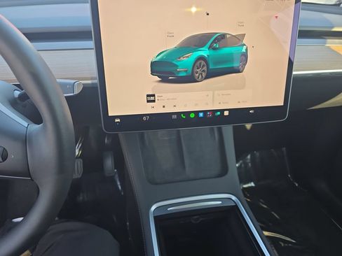 Used 2025 Tesla Model Y Long Range RWD image 16