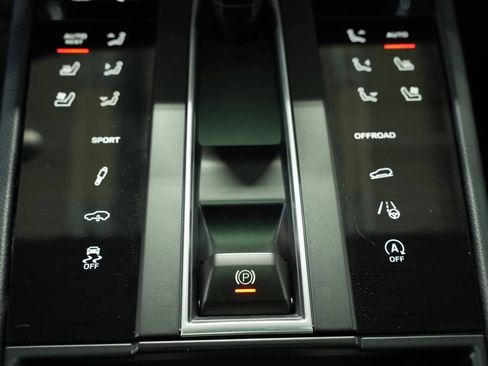 New 2026 Porsche Macan image 21