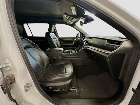 Used 2024 Jeep Grand Cherokee L Limited w/ Luxury Tech Group II image 35