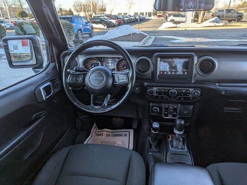 Used 2022 Jeep Gladiator Willys image 11