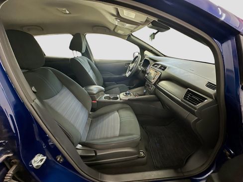 Used 2025 Nissan Leaf S image 31