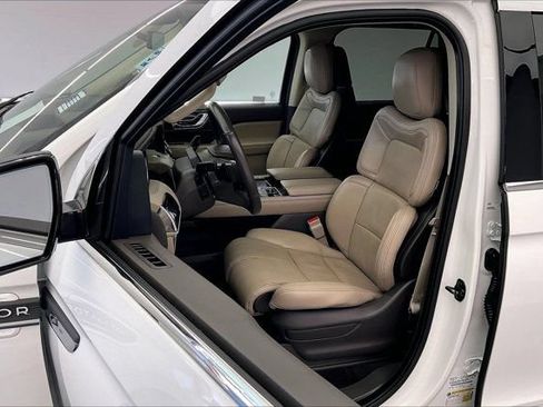Used 2022 Lincoln Navigator Reserve AWD/4WD image 16