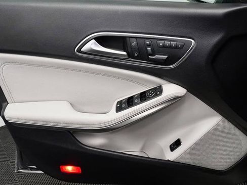 Used 2014 Mercedes-Benz CLA 250 4MATIC image 41