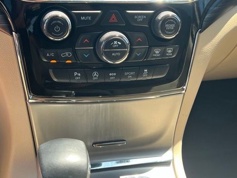 Used 2022 Jeep Grand Cherokee Laredo E w/ Security & Convenience Group image 39