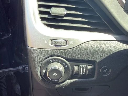 Used 2017 Jeep Cherokee Overland w/ Technology Group image 13