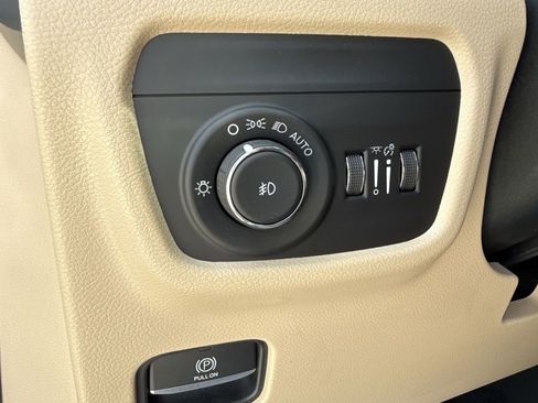 Used 2022 Jeep Grand Cherokee L Limited RWD image 28