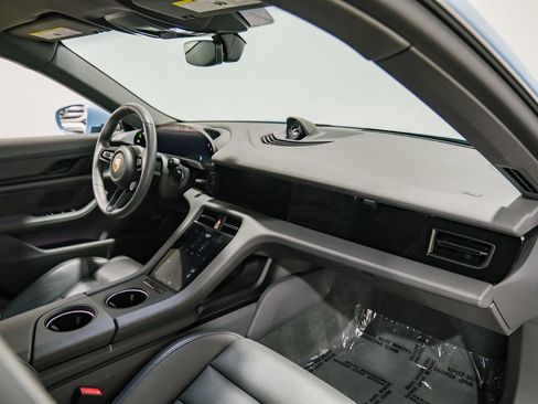 Used 2022 Porsche Taycan 4S image 11