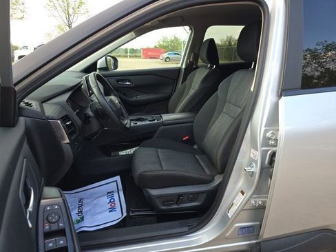 Used 2025 Nissan Rogue SV image 12