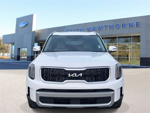 Used 2025 Kia Telluride EX w/ EX Captain's Chair Package image 2