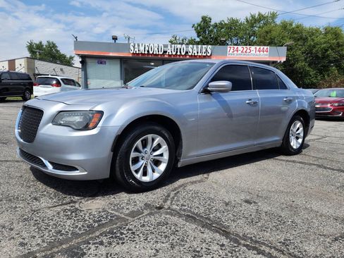 Used 2015 Chrysler 300 Limited RWD image 3