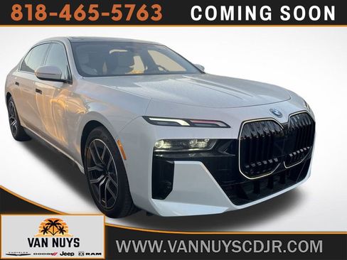 Used 2025 BMW 750e xDrive w/ Premium Package image 1