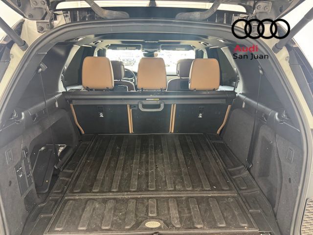 Used 2024 Land Rover Discovery Dynamic SE AWD/4WD image 13