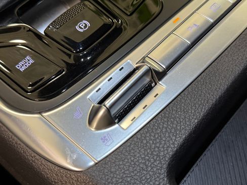 Used 2025 Kia Carnival SX FWD image 24