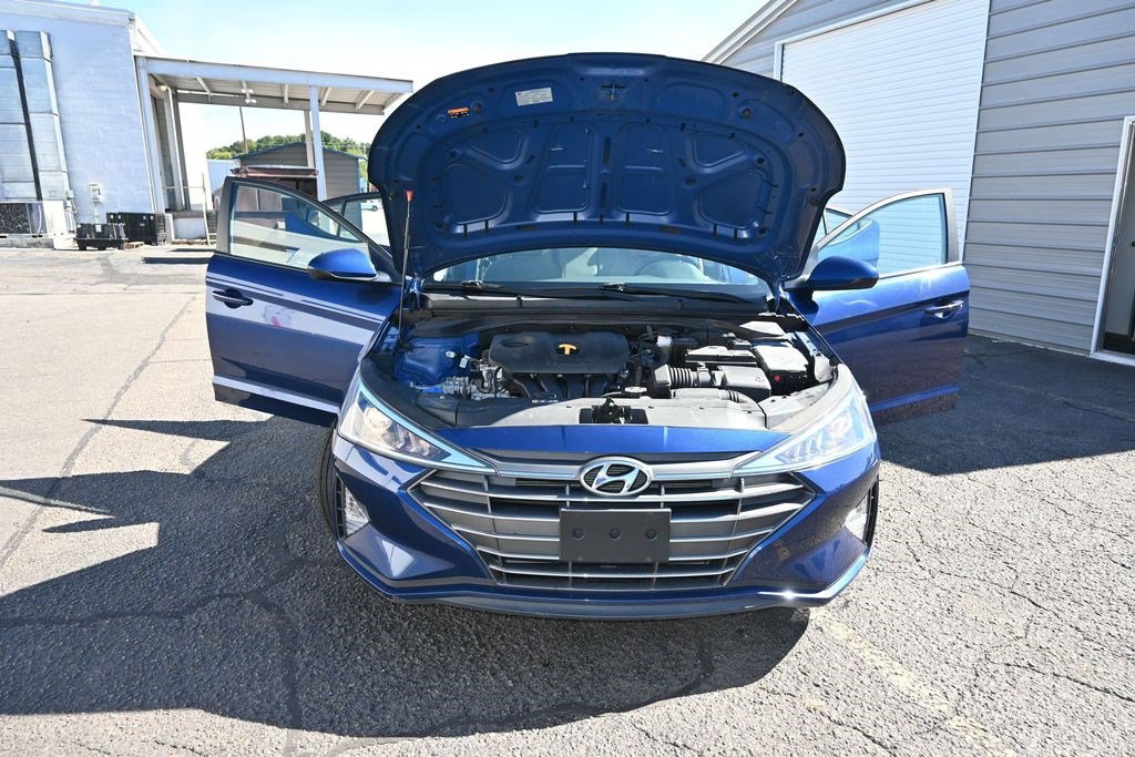 Used 2020 Hyundai Elantra SE FWD image 12