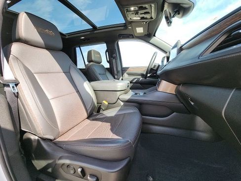 Used 2023 Chevrolet Tahoe High Country AWD/4WD image 5