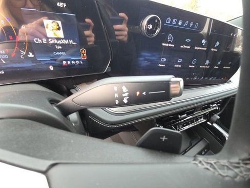 New 2026 Chevrolet Suburban Premier image 16