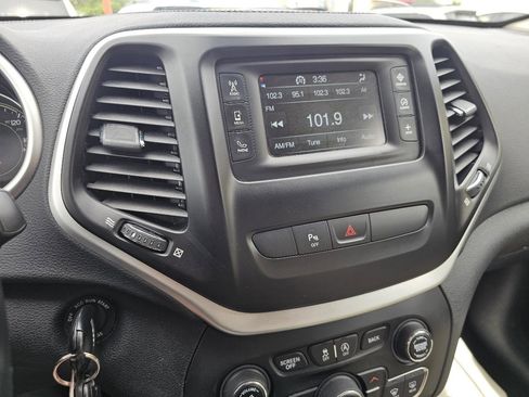 Used 2016 Jeep Cherokee Latitude w/ Safety Group FWD image 15