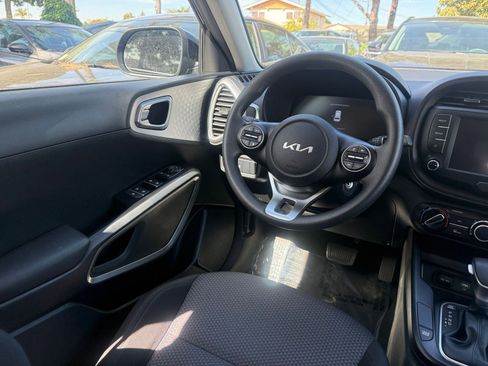 Used 2025 Kia Soul LX w/ LX Technology Package image 30