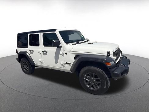 Used 2025 Jeep Wrangler Unlimited Sport AWD/4WD image 2