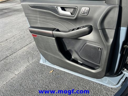 Certified 2024 Ford Escape ST-Line Select w/ Tech Pack #2 image 17