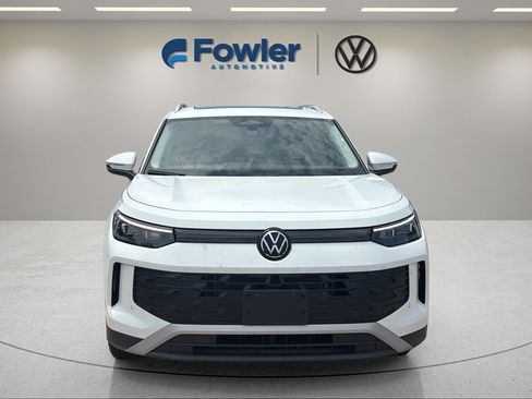 New 2026 Volkswagen Tiguan SE FWD image 2