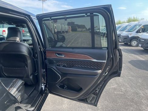 Used 2021 Jeep Grand Cherokee L Summit w/ Luxury Tech Group V image 12