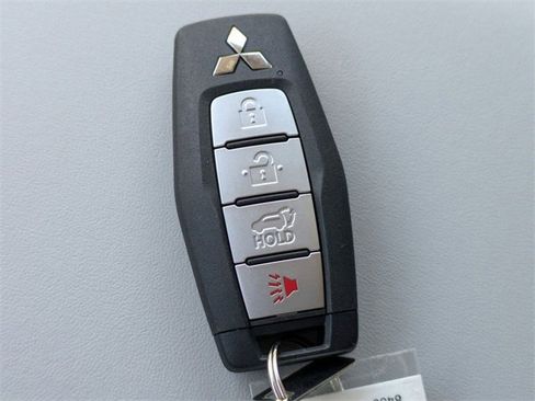 New 2025 Mitsubishi Outlander SE image 34