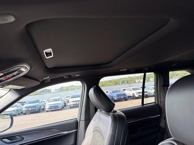 New 2026 Jeep Grand Cherokee Altitude AWD/4WD image 14
