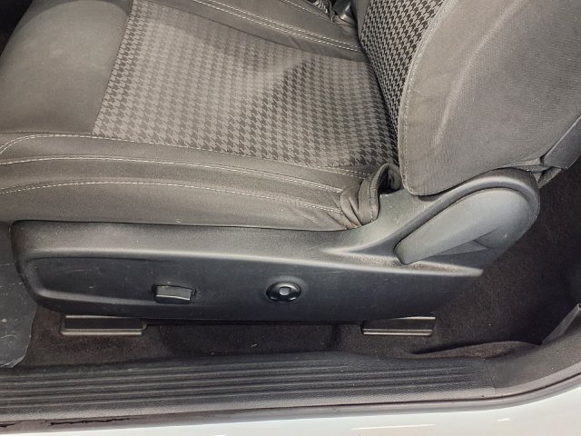 Used 2017 Dodge Challenger R/T RWD image 4