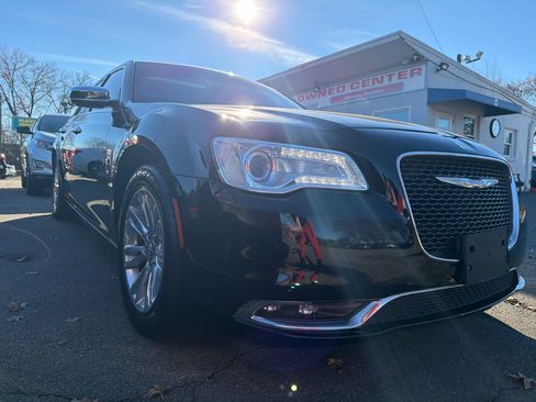 Used 2016 Chrysler 300 C image 3