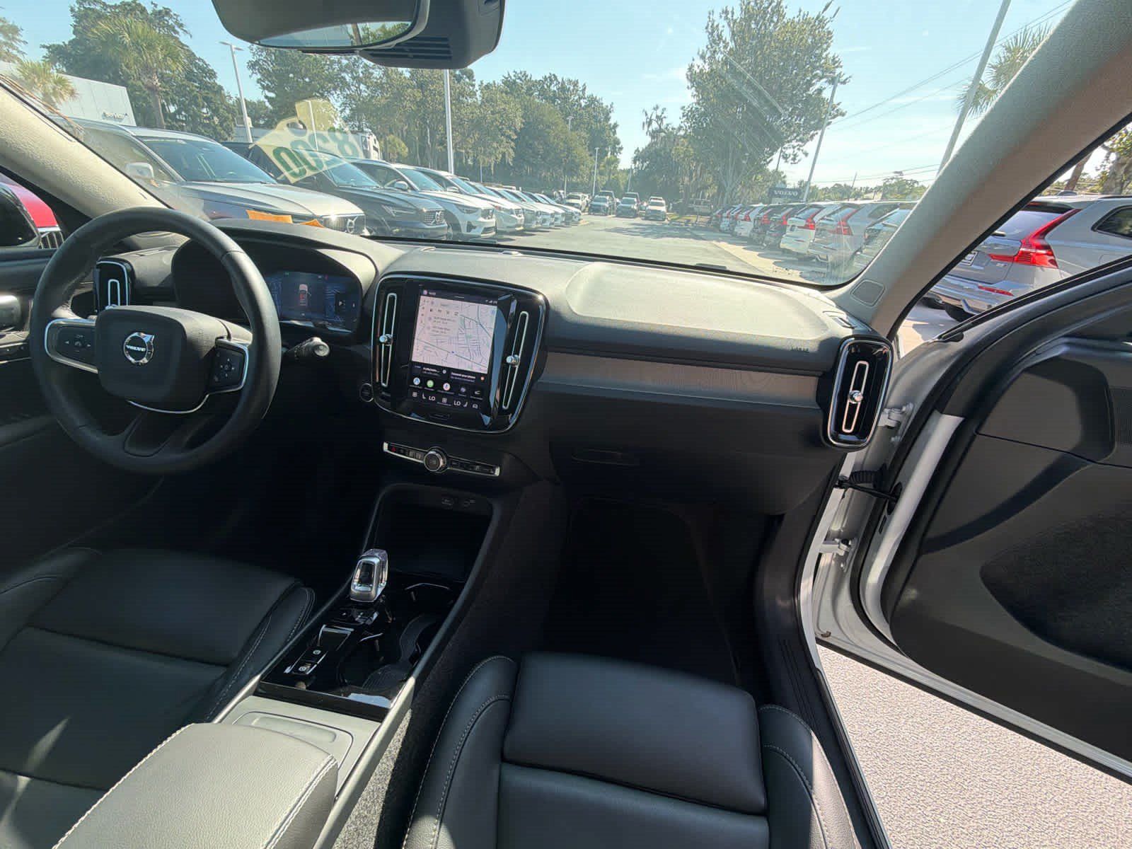 Certified 2025 Volvo XC40 B5 Plus AWD/4WD image 19