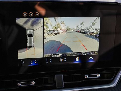 Used 2025 Chevrolet Equinox LT w/ Safety and Technology Package FWD image 21
