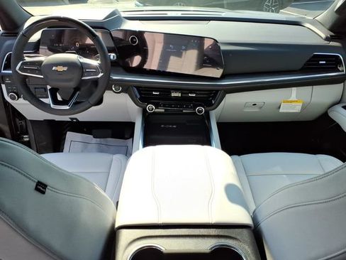 New 2026 Chevrolet Suburban Premier AWD/4WD image 9