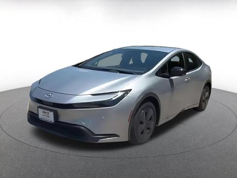 Used 2025 Toyota Prius LE FWD image 7